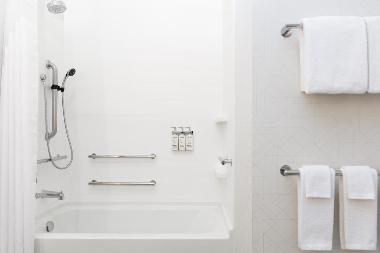 Holiday Inn Express Fremont By Ihg Εξωτερικό φωτογραφία