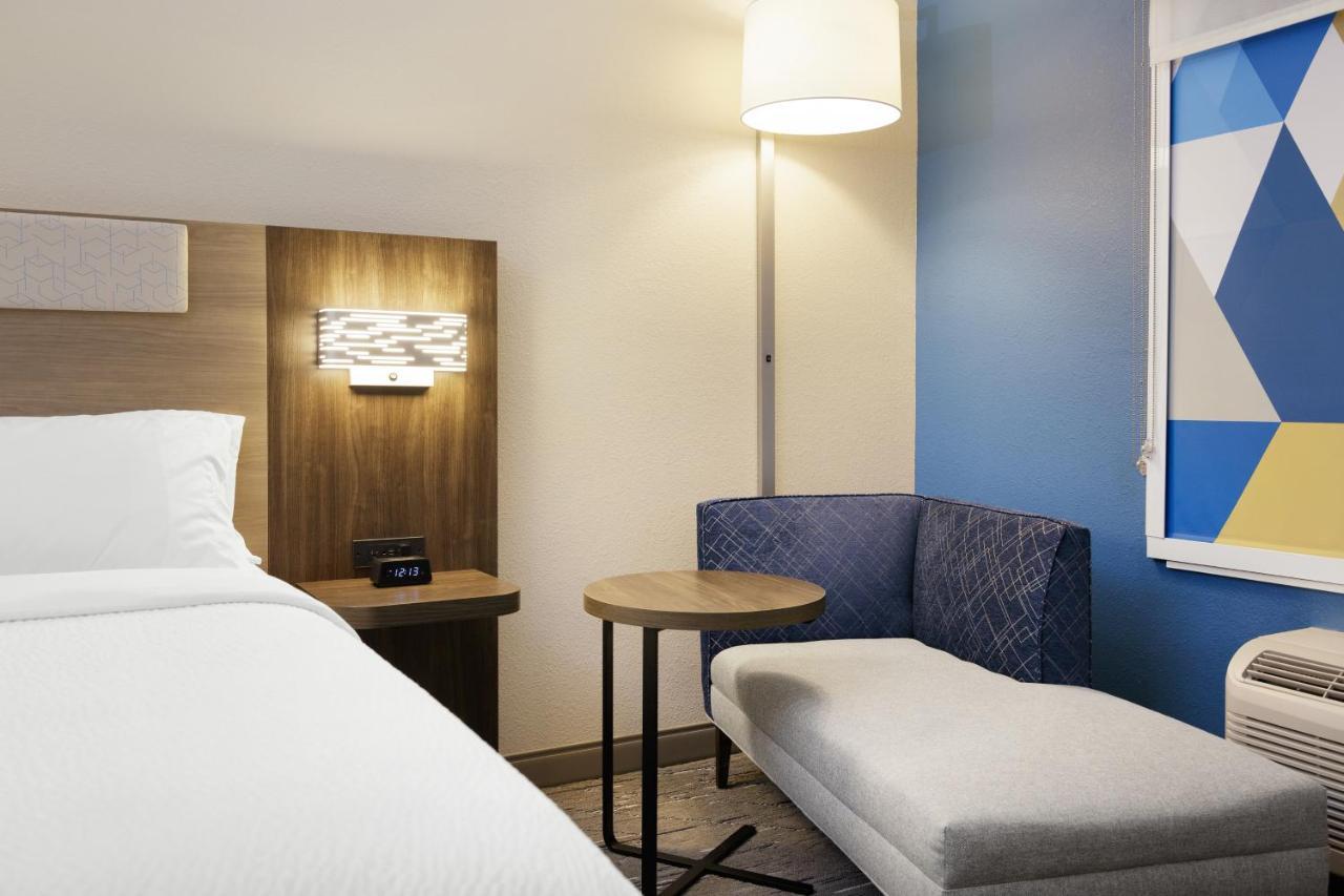 Holiday Inn Express Fremont By Ihg Εξωτερικό φωτογραφία